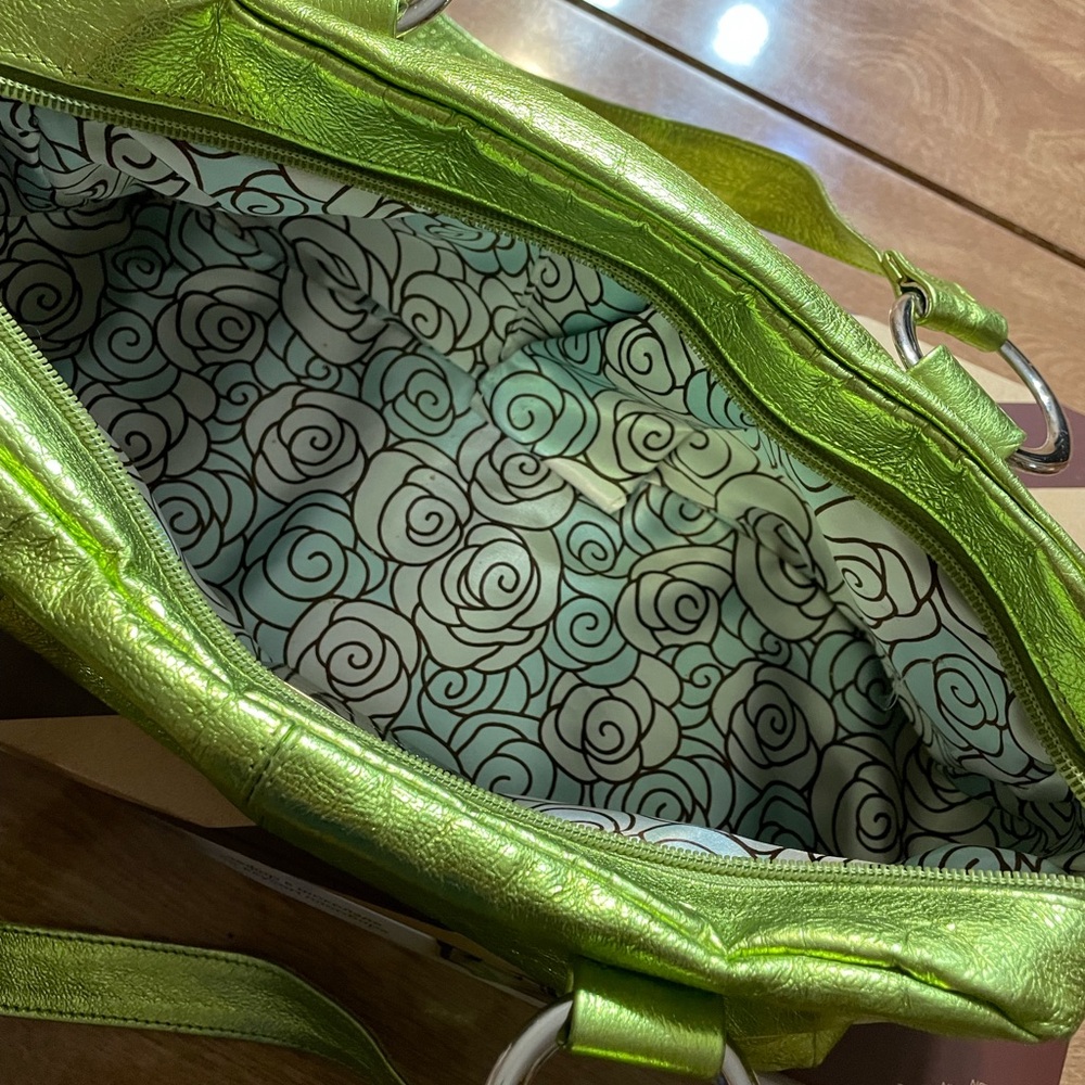 Vibrant Green Leather Shoulder Bag - Picture 6 of 9